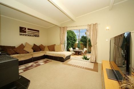 Photo of property in 48 Knightsbridge Drive, Forrest Hill, Auckland, 0620