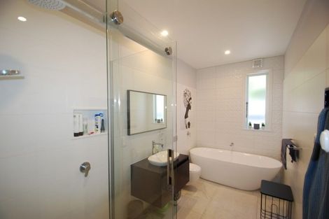 Photo of property in 20 Raine Street, Karori, Wellington, 6012