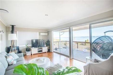 Photo of property in 57 Pacific Parade, Army Bay, Whangaparaoa, 0930