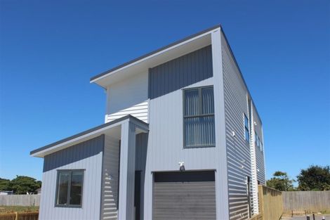 Photo of property in 37 Tapuwae Way, Mangere Bridge, Auckland, 2022