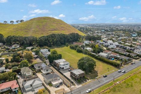Photo of property in 2/141 Wallace Road, Mangere Bridge, Auckland, 2022