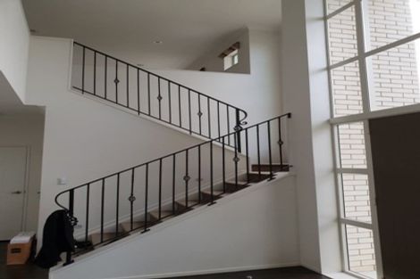 Photo of property in 106 Lake Panorama Drive, Henderson Valley, Auckland, 0612