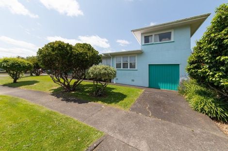 Photo of property in 2 York Place, Awapuni, Palmerston North, 4412