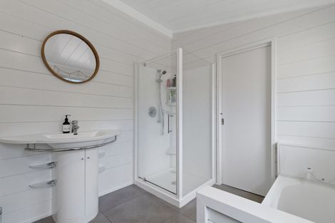 Photo of property in 1 Holland Close, Pauanui, Hikuai, 3579