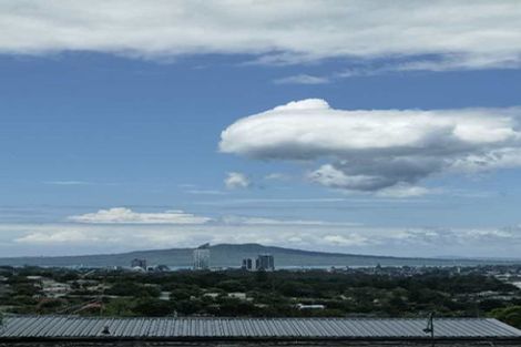 Photo of property in 1/37 Coronation Road, Hillcrest, Auckland, 0627