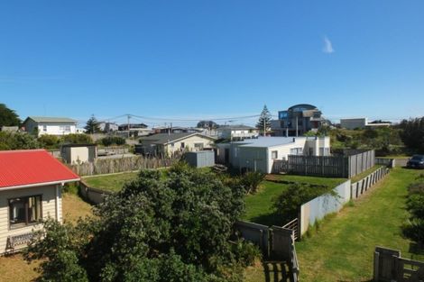 Photo of property in 10 Trafalgar Street, Foxton Beach, Foxton, 4815