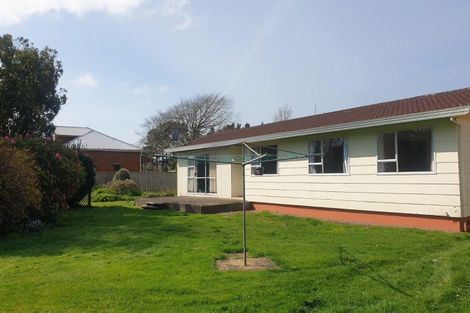 Photo of property in 33 Castle Street, Eltham, 4322