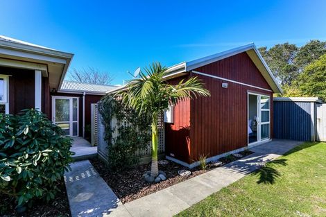 Photo of property in 19 Cumming Street, Okato, 4335