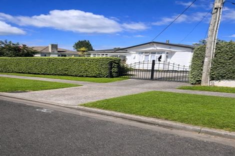 Photo of property in 13 Chester Street, Waverley, 4510