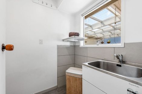 Photo of property in 10 Borrowdace Avenue, Botany Downs, Auckland, 2010