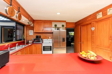 Photo of property in 51 Heta Road, Highlands Park, New Plymouth, 4312