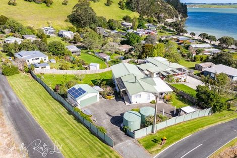 Photo of property in 10 Oxford Street, Whakapirau, Maungaturoto, 0583