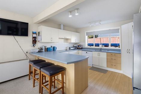Photo of property in 332 Memorial Avenue, Burnside, Christchurch, 8053