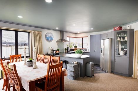 Photo of property in 12 Walnut Grove, Kelvin Grove, Palmerston North, 4414