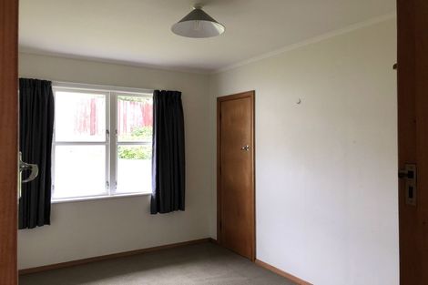 Photo of property in 75 Kenmore Street, Newlands, Wellington, 6037