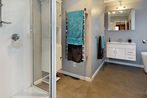 Photo of property in 38 Pine Avenue, Henderson, Auckland, 0612