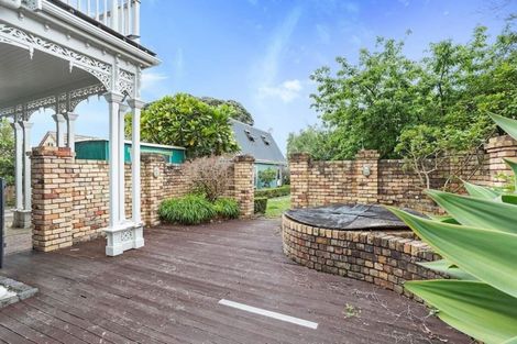 Photo of property in 17 Norwood Road, Bayswater, Auckland, 0622