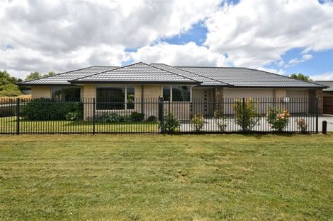 Photo of property in 21 Strathcarron Place, Broomfield, Christchurch, 8042