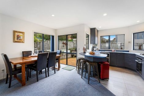 Photo of property in 75a Dress Circle, Newlands, Wellington, 6037