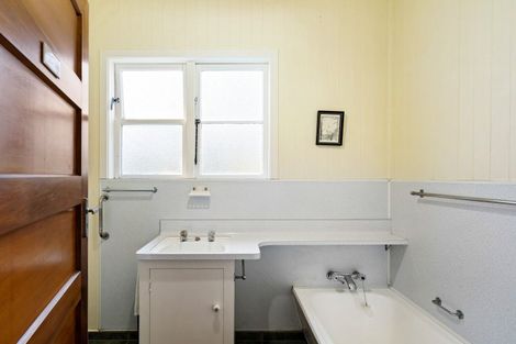 Photo of property in 11 Coleman Terrace, Hospital Hill, Napier, 4110