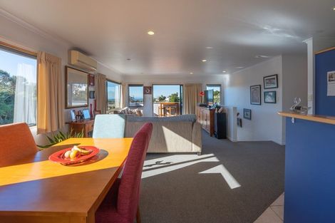 Photo of property in 22 Roberta Crescent, Orewa, 0931