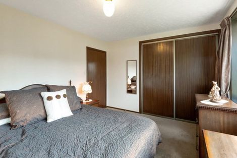 Photo of property in 5 Calbreath Place, Russley, Christchurch, 8042