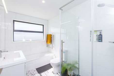 Photo of property in 4a Golders Road, Elderslea, Upper Hutt, 5018