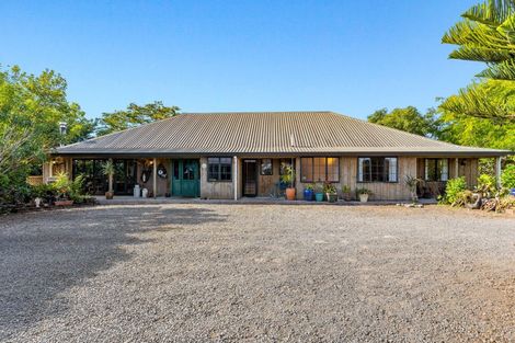 Photo of property in 233 Waihoehoe Road, Drury, 2577