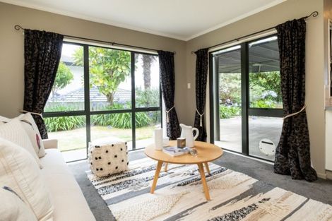 Photo of property in 84 Churchill Drive, Taradale, Napier, 4112