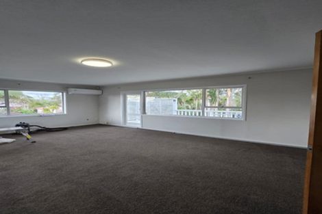 Photo of property in 18 Long Street, Torbay, Auckland, 0630