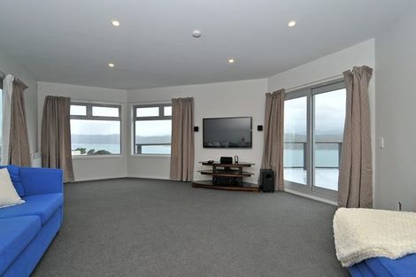 Photo of property in 10 Paratu Way, Strathmore Park, Wellington, 6022