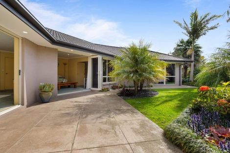 Photo of property in 35 Admirals Court Drive, Greenhithe, Auckland, 0632