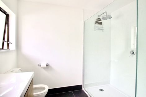 Photo of property in 2/708 Swanson Road, Swanson, Auckland, 0612