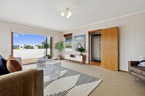 Photo of property in 5 South Pacific Place, Henderson, Auckland, 0612