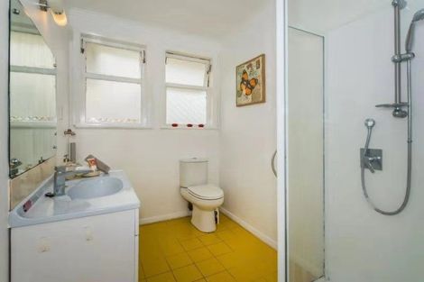 Photo of property in 8 Greenslade Crescent, Northcote, Auckland, 0627