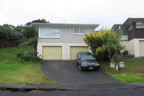 Photo of property in 1/5 Finn Place, Totara Vale, Auckland, 0629