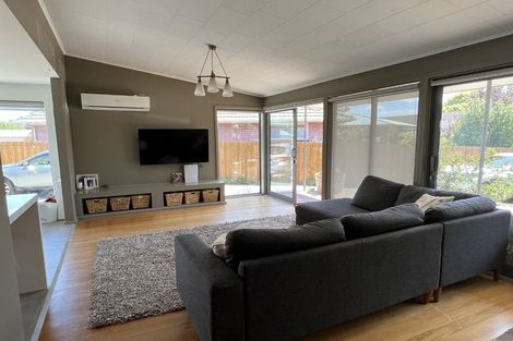 Photo of property in 15 Mirfield Place, Russley, Christchurch, 8042