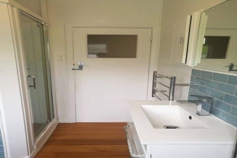 Photo of property in 61 Eastglen Road, Glen Eden, Auckland, 0602