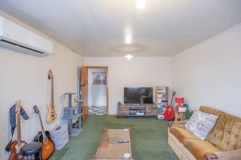 Photo of property in 16 Great North Road, Winton, 9720