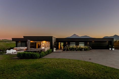 Photo of property in Tapuae, 26 Washer Road, Omata, New Plymouth, 4374