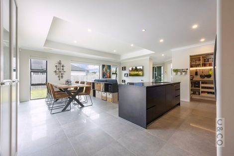 Photo of property in 28 Leebank Crescent, Riverhead, 0820