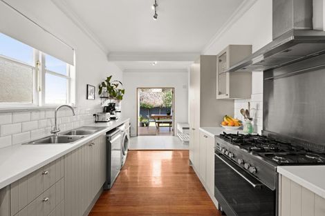 Photo of property in 206 Sylvan Road, Parkvale, Hastings, 4122