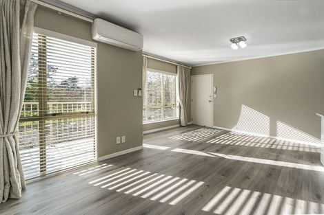 Photo of property in The Haven, 4/120 Beach Haven Road, Beach Haven, Auckland, 0626