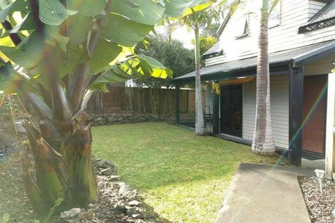 Photo of property in 21 Normanton Street, Glenfield, Auckland, 0629