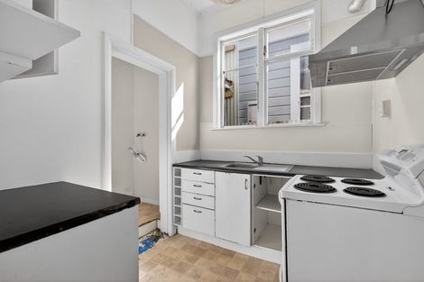 Photo of property in 122 Wallace Street, Mount Cook, Wellington, 6021