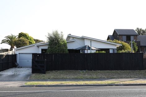 Photo of property in 742a Papamoa Beach Road, Papamoa Beach, Papamoa, 3118