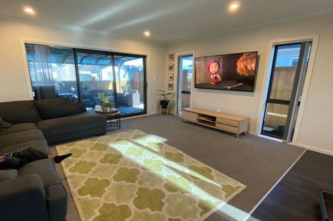 Photo of property in 27 Sapwood Crescent, Takanini, 2110