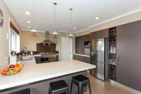 Photo of property in 5 Caledonia Place, Highlands Park, New Plymouth, 4312