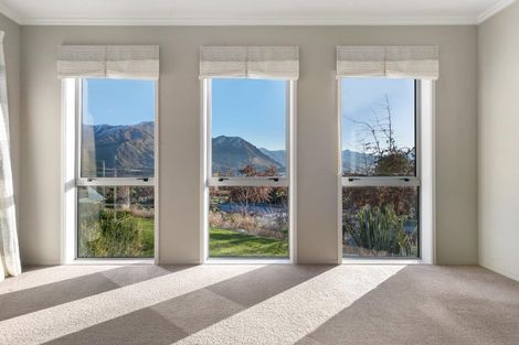 Photo of property in 16 Forest Heights, Wanaka, 9305