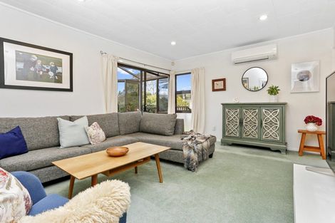 Photo of property in 1/25 Waari Avenue, Sunnyvale, Auckland, 0612